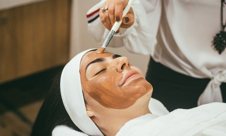 Tratamiento facial en un spa